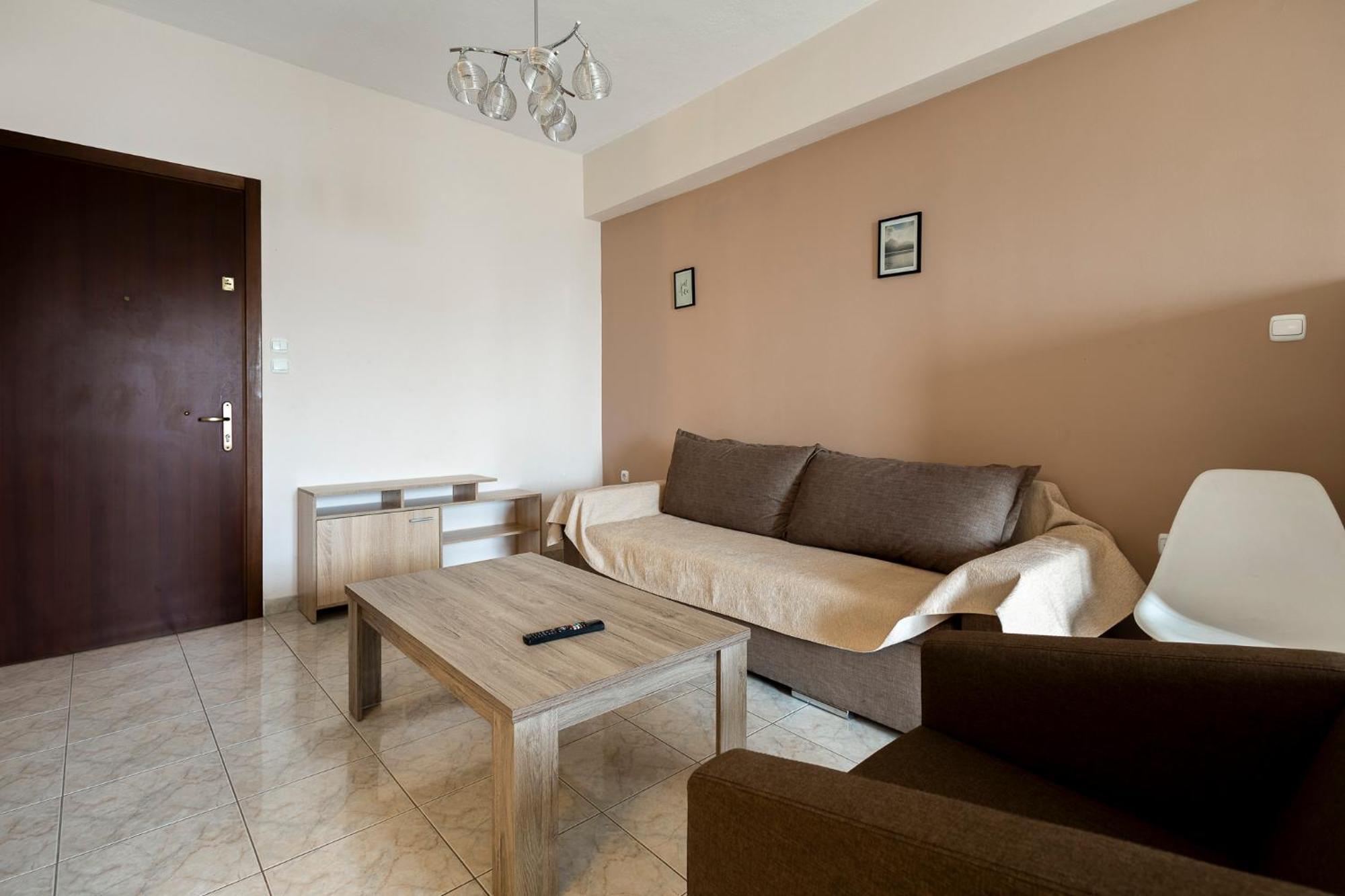 Estia Apt. With Parking Apartment *